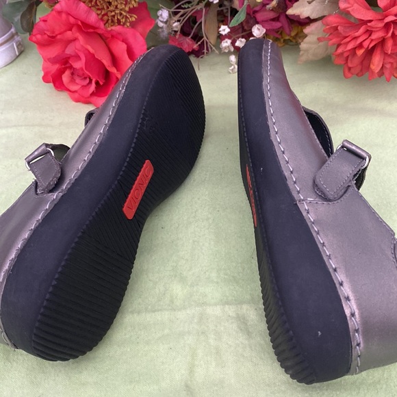 VIONIC with ORTHAHEEL Technology - Picture 9 of 10